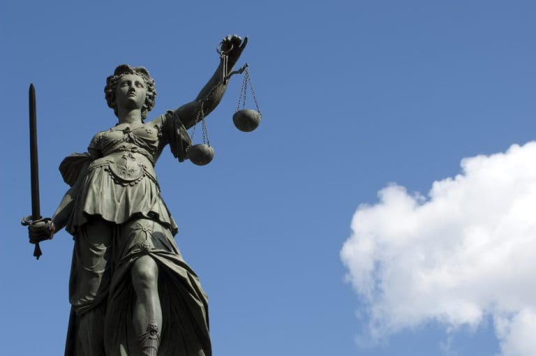 shutterstock 33992359 vrouwe justitia